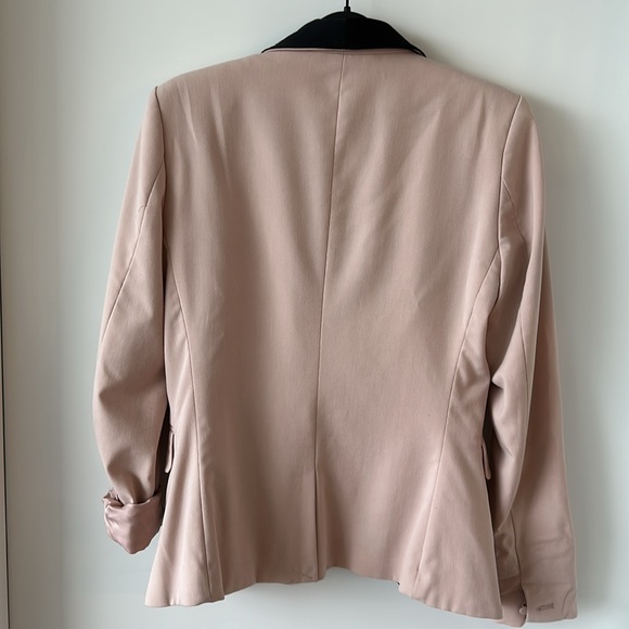 H&M Peach Blazer with Black satin collar and button - Picture 5 of 5